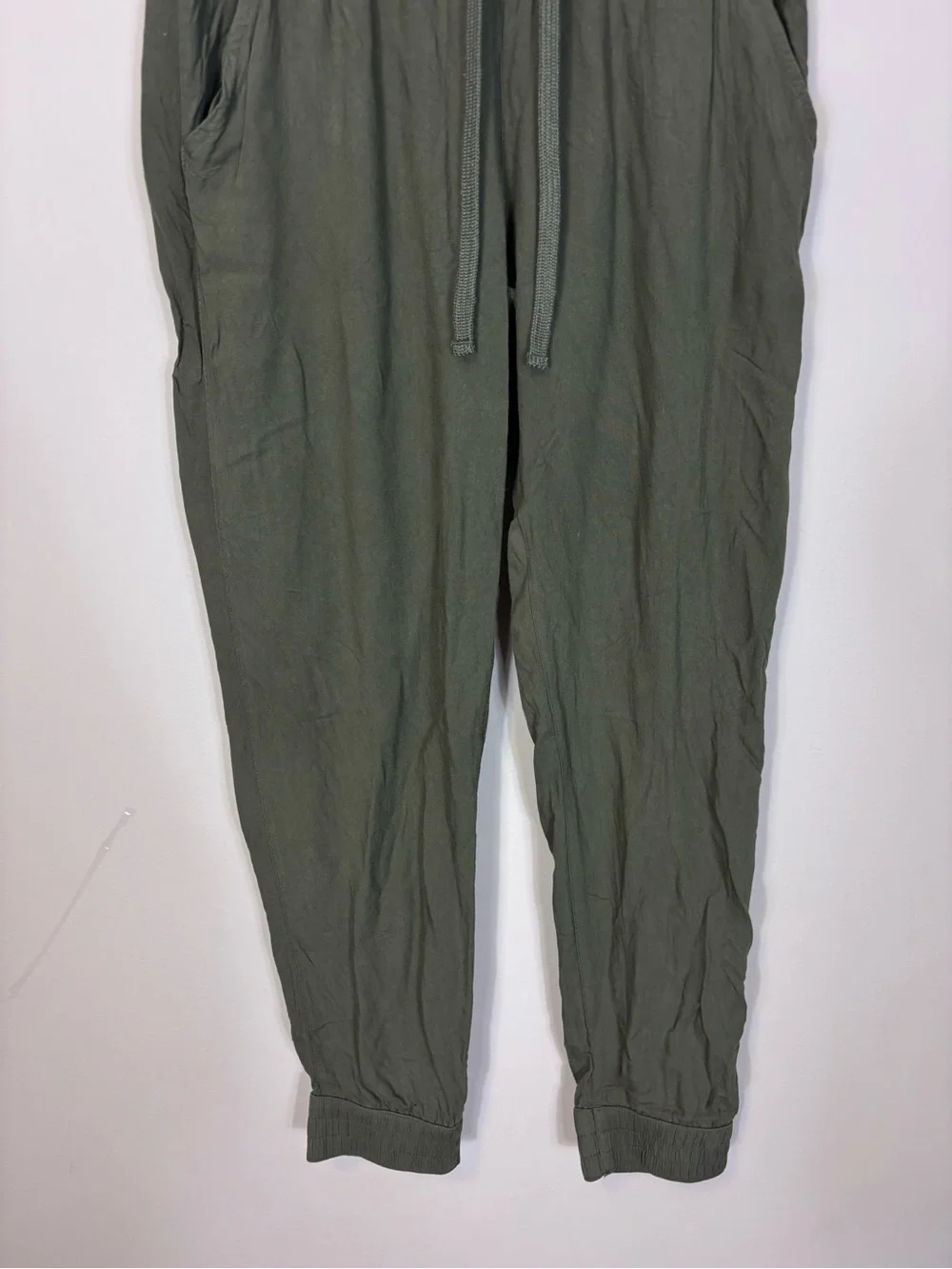 Sunday Best Aritzia Olive Green Drawstring Jogger Pants Women’s Small